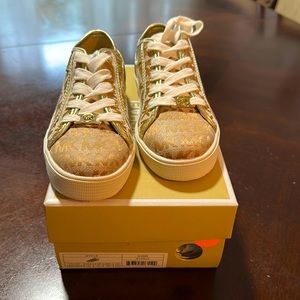 Gold Michael Kors girl sneakers